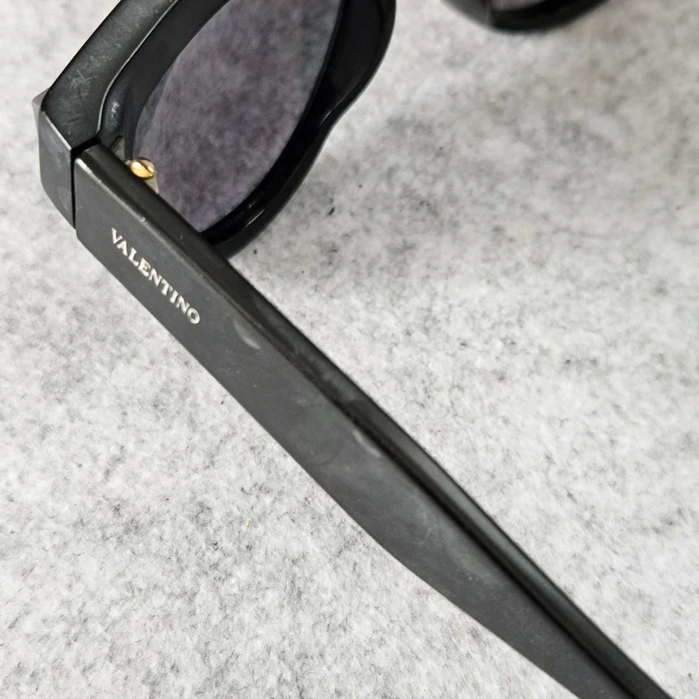 Valentino V712S 001 Black Cat Eye Rockstud Sunglasses Made in Italy 51-19-140